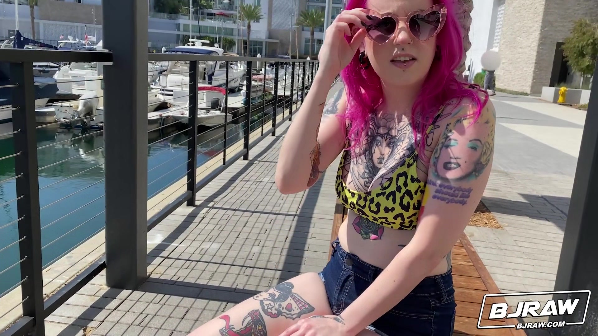 Lady Loves To Lick - BJRaw