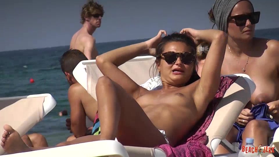 Boobs and sunbeds 05 - BeachJerk