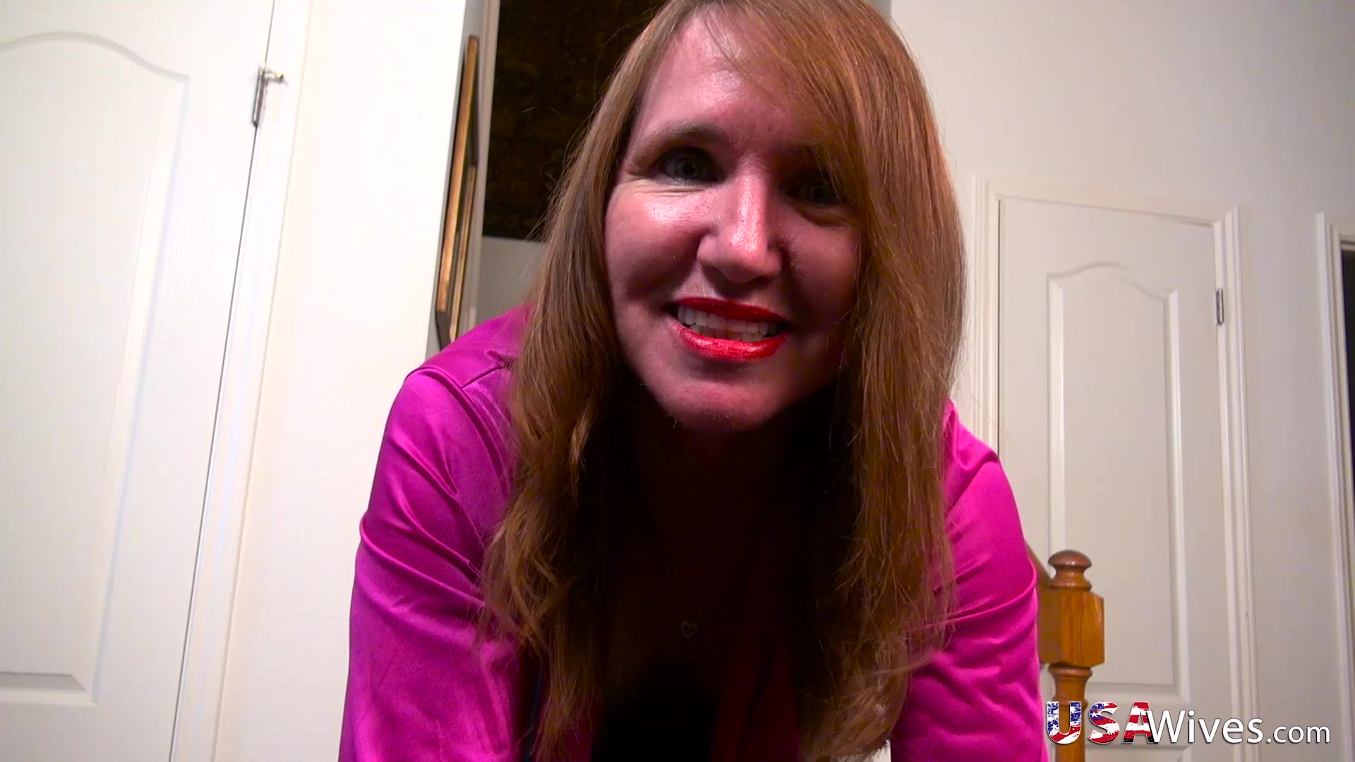 USAwives Sexy Mature Striptease and Solo Play