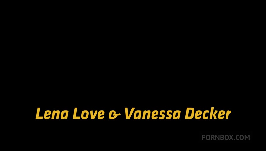 Stretching Showers with Lena Love,Vanessa Decker by VIPissy - PissVids