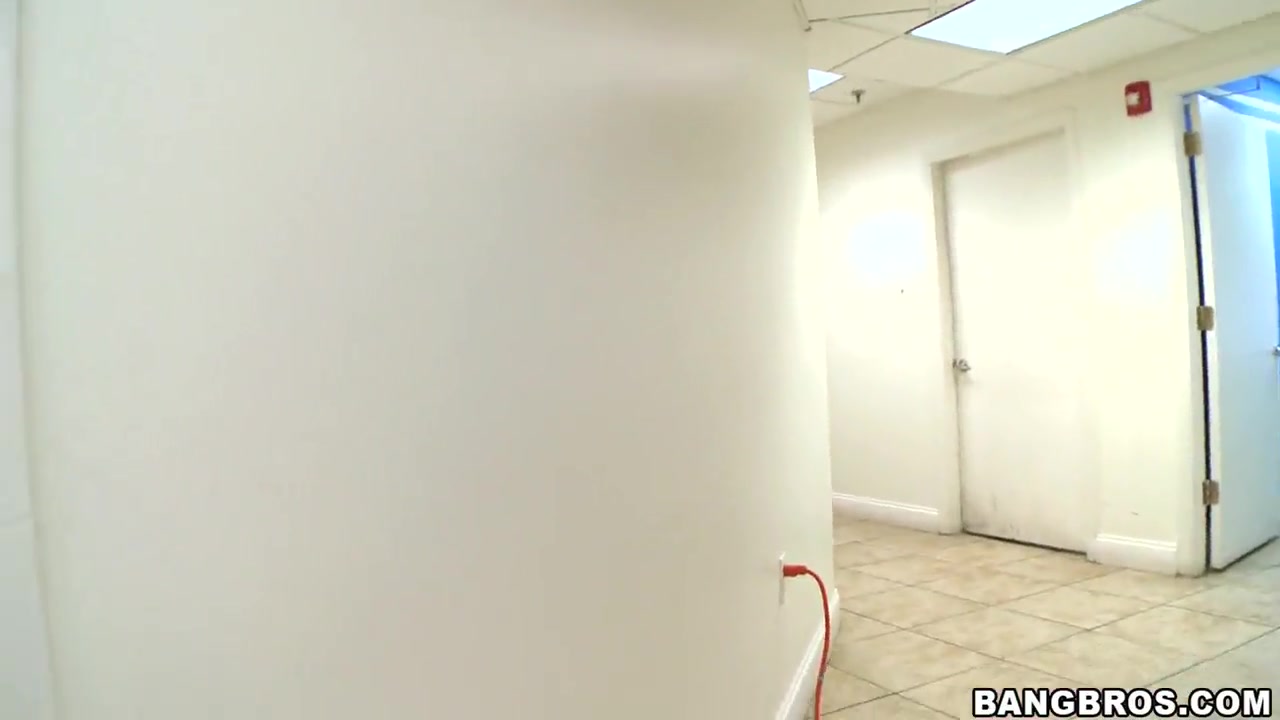 Diamond Kitty sucks a dick in the corridor of the studio