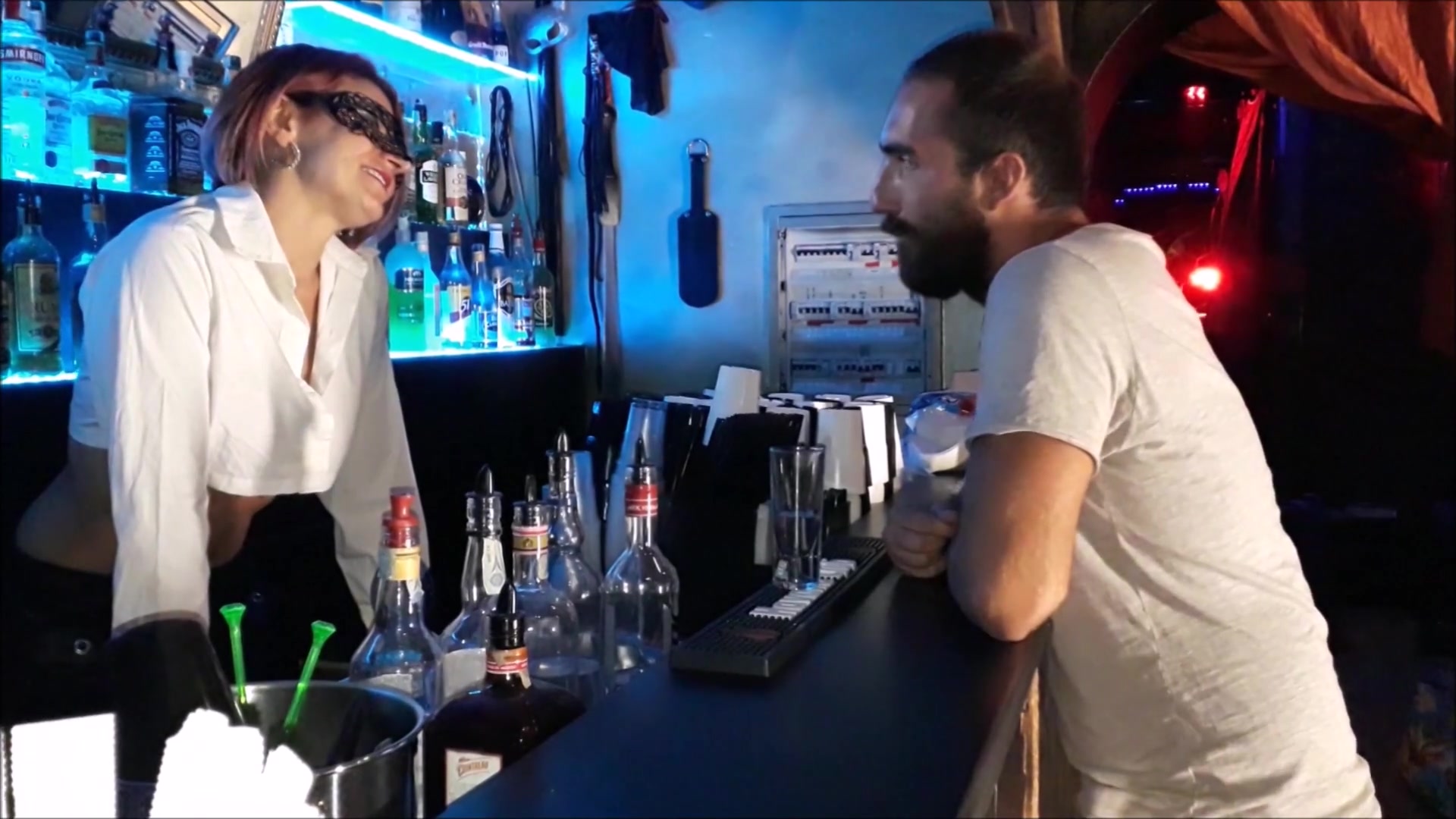 Grossa Sorpresa Al Bar - Sex Movies Featuring Miss Mina Pornostar