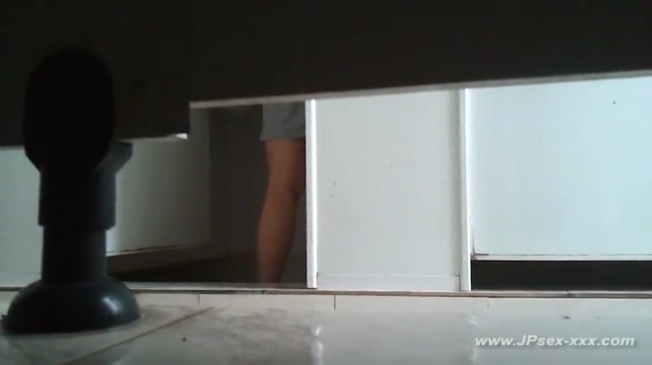 chinese girls go to toilet.23