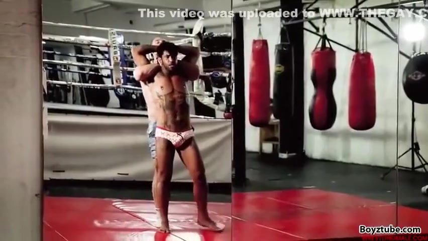 2 Guys Rassle For Dominance 2