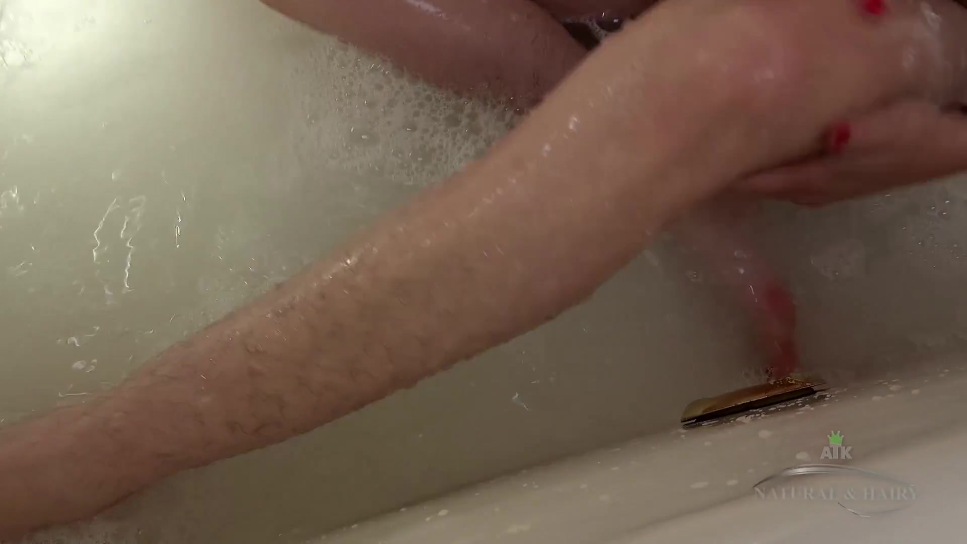 Teen Lara Brookes Is Going To Let You Watch Her Shampoo Her Body Hair In A Nice Bath