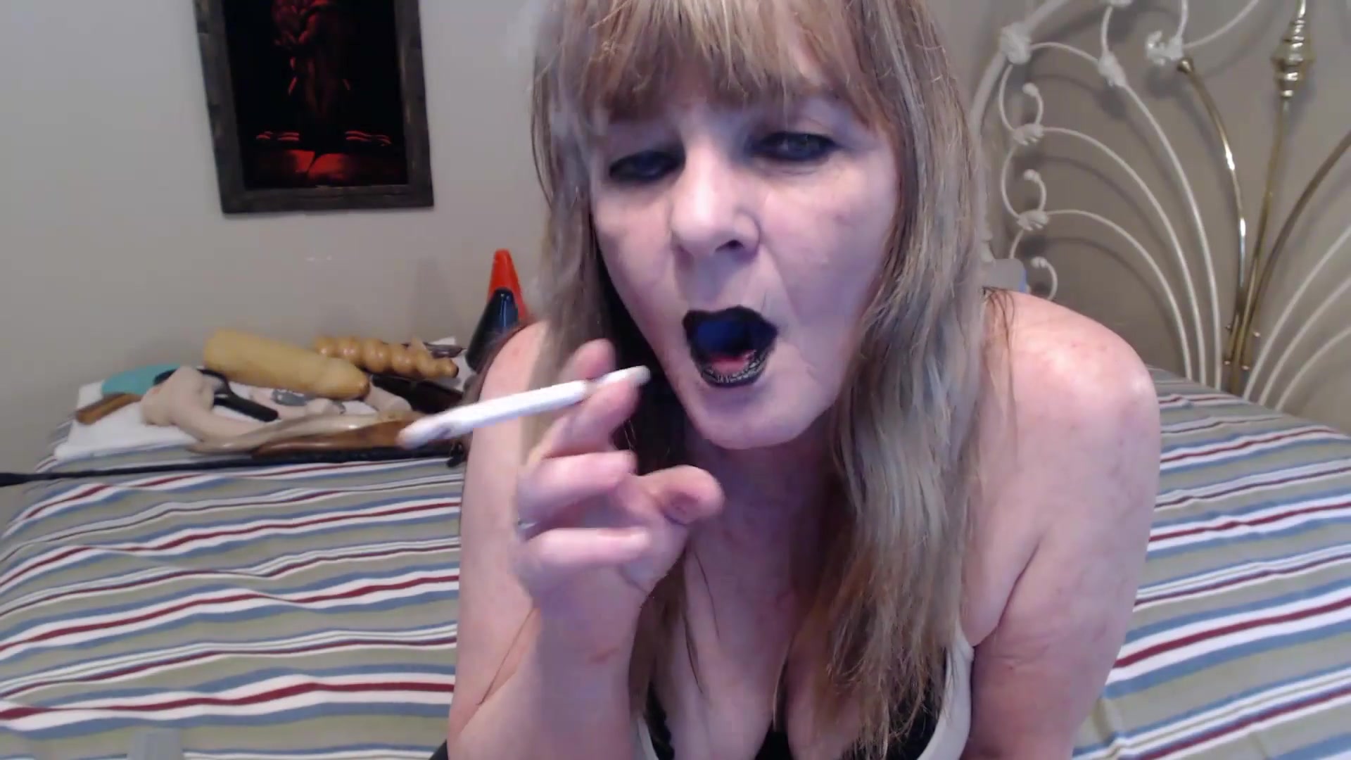 Black Lips Smoking MILF, Cum Watch - TacAmateurs