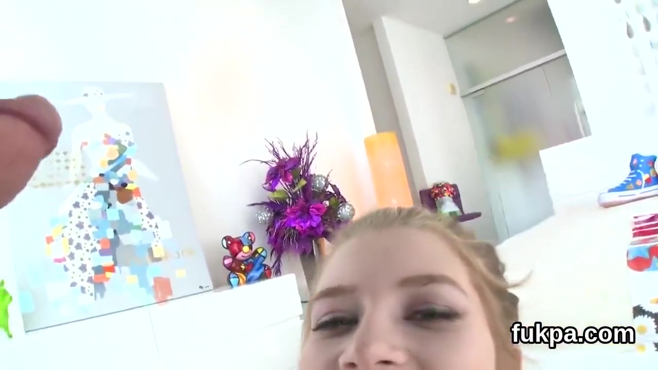 Glamorous Sex Kitten Presents Oversized Ass And Gets An