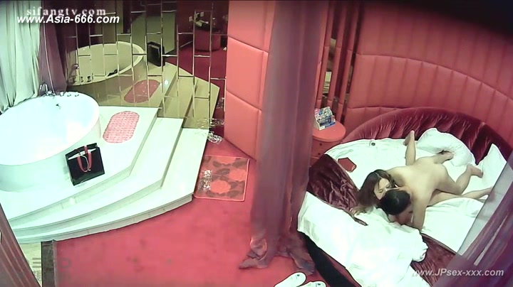 Hackers use the camera to remote monitoring of a lover's home ***