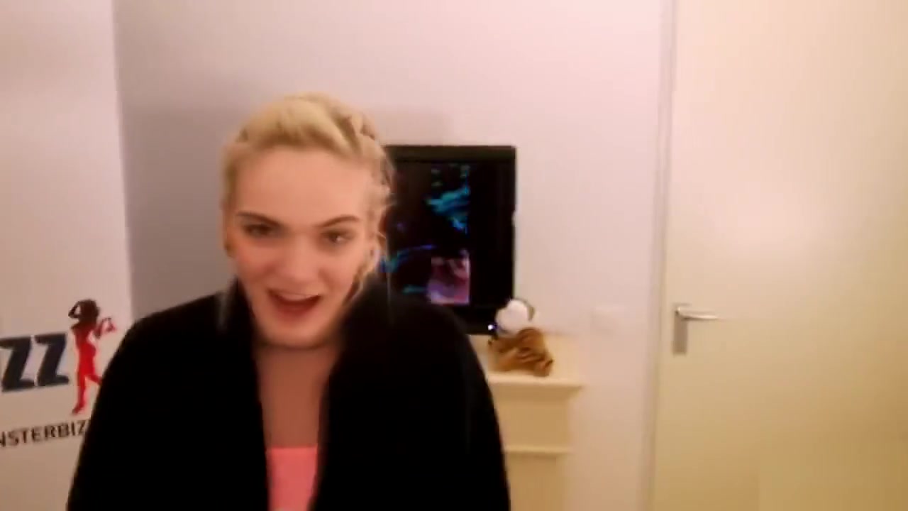 GETTING HIGH WITH MY STEPSISTER WONT TELL Step mom!
