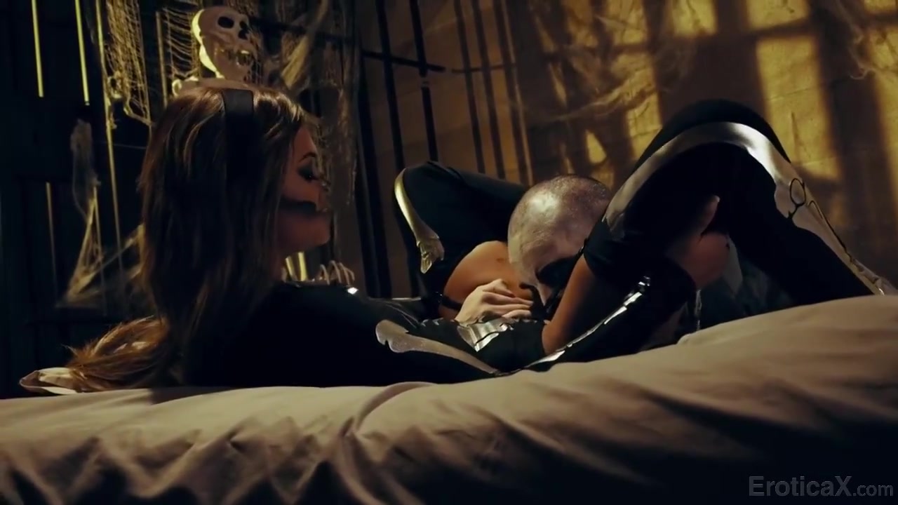 Stirling Cooper And Destiny Cruz In Zombiehalloween S01 720p H264