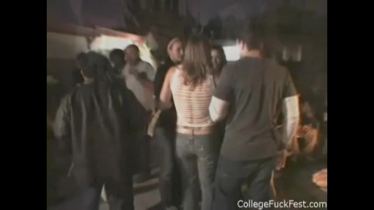 Horny College Couple Fucking Outdoor