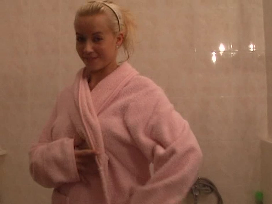 Cindy Dollar in blonde slut gets shagged in the homemade video