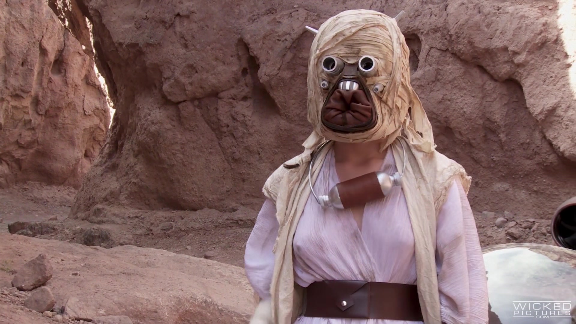 Obi Wan Sticks His Obi Cock Into A Babes Ass FULL SCENE