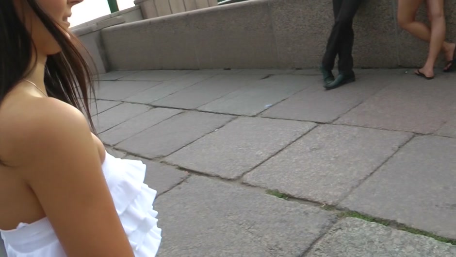After walking in public, gal has sex in toilet