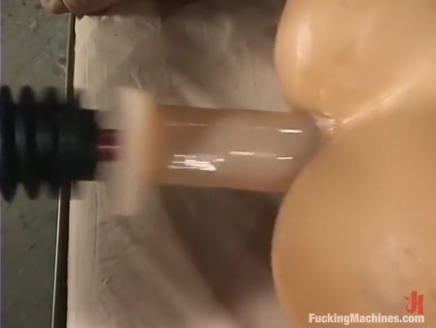 Anal Queen in Fuckingmachines Video