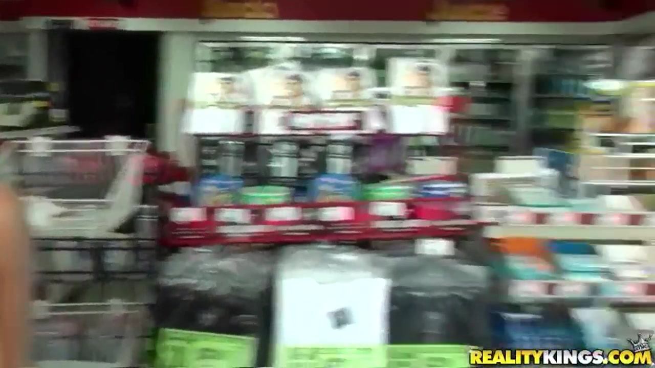 Male seduces sexual blonde milf to have sex