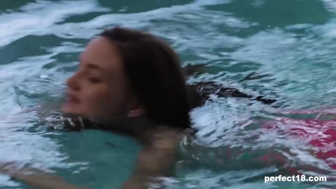 Fast Fingers at the Swimming Pool - Perfect18