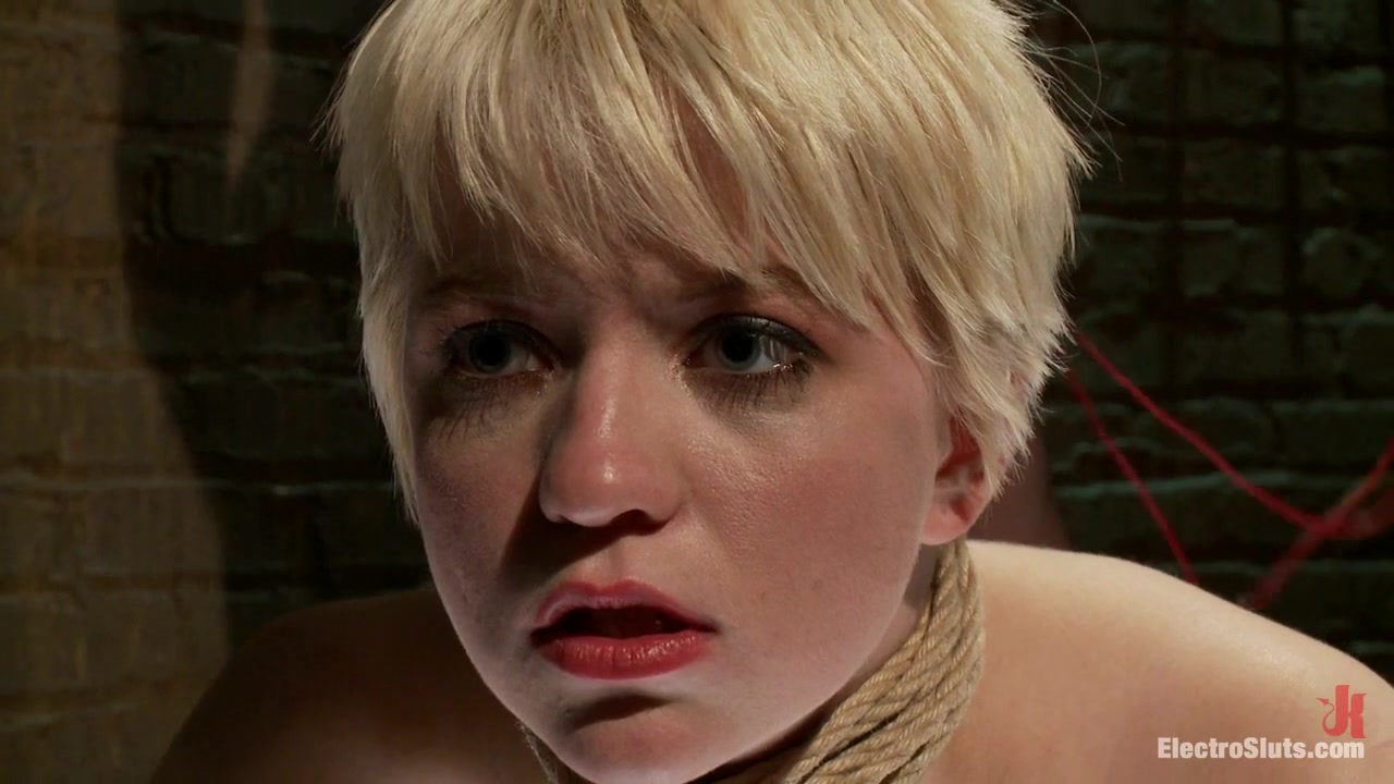 Alani Pi Bobbi Starr in Porcelain Doll Feels An Elecrto-Dp - Electrosluts