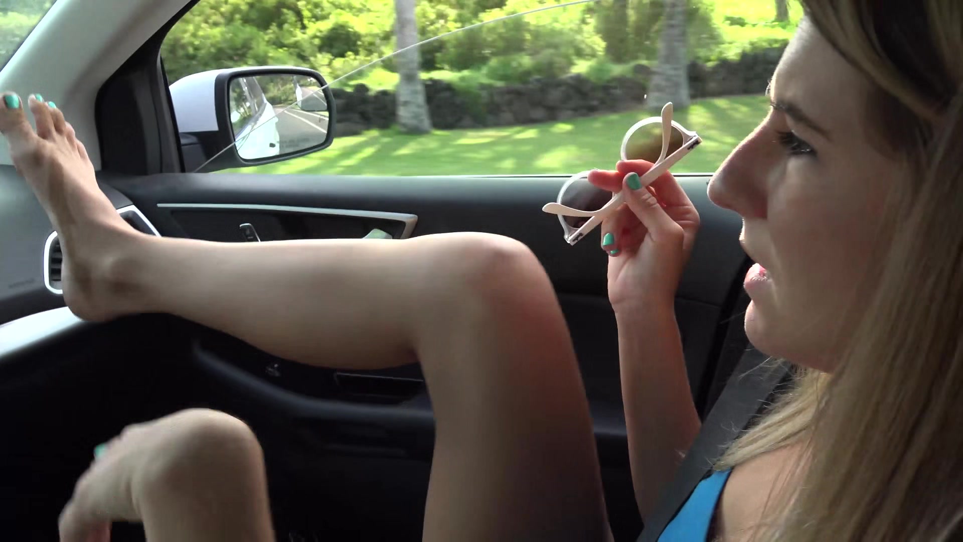 Pull Over And Finger Her Till She Squirts Everywhere