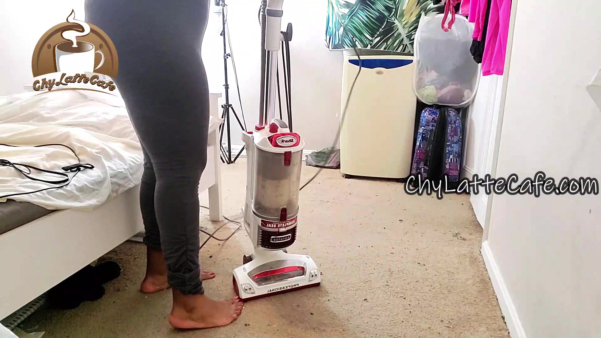 394 Vacuuming In Leggings Ass Crack - Chy Latte