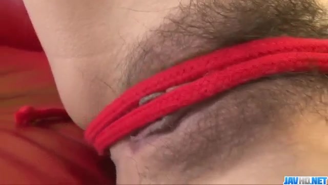 Suzuka Ishikawa plays nasty on her creamy pussy