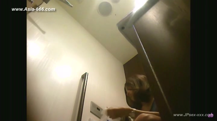 peeping Korean restaurant toilet.8