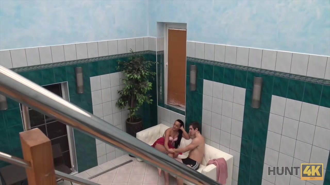 HUNT4K. Cuckold swims while handsome stranger has fun with his girl