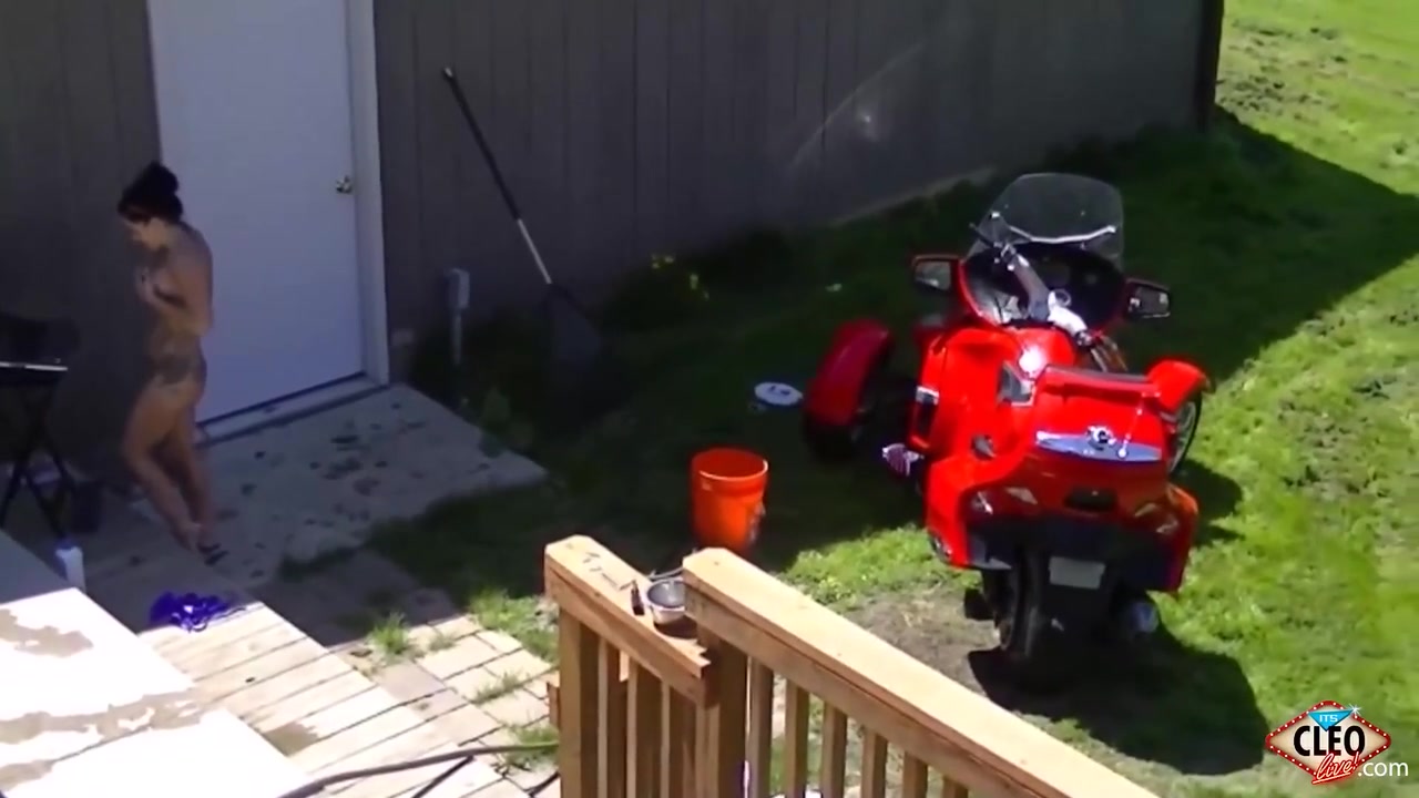 Neighbor Masturbates In The Back Yard For A Hot Cam Show! With Its Cleo