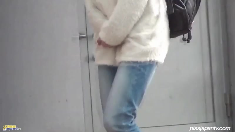 Pretty Girls Need A Piss Break - PissJapanTV