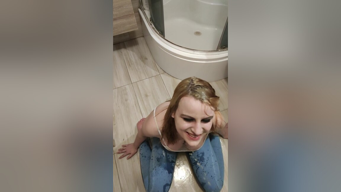 I Piss My Pants And Play With It - Kinky Amy
