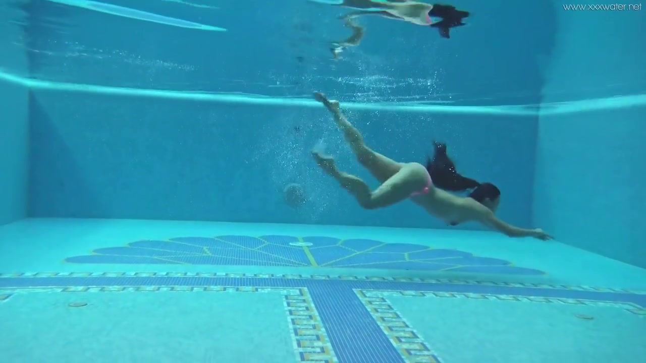 Hot Big Ass Euro Milf Sazan Underwater Erotics