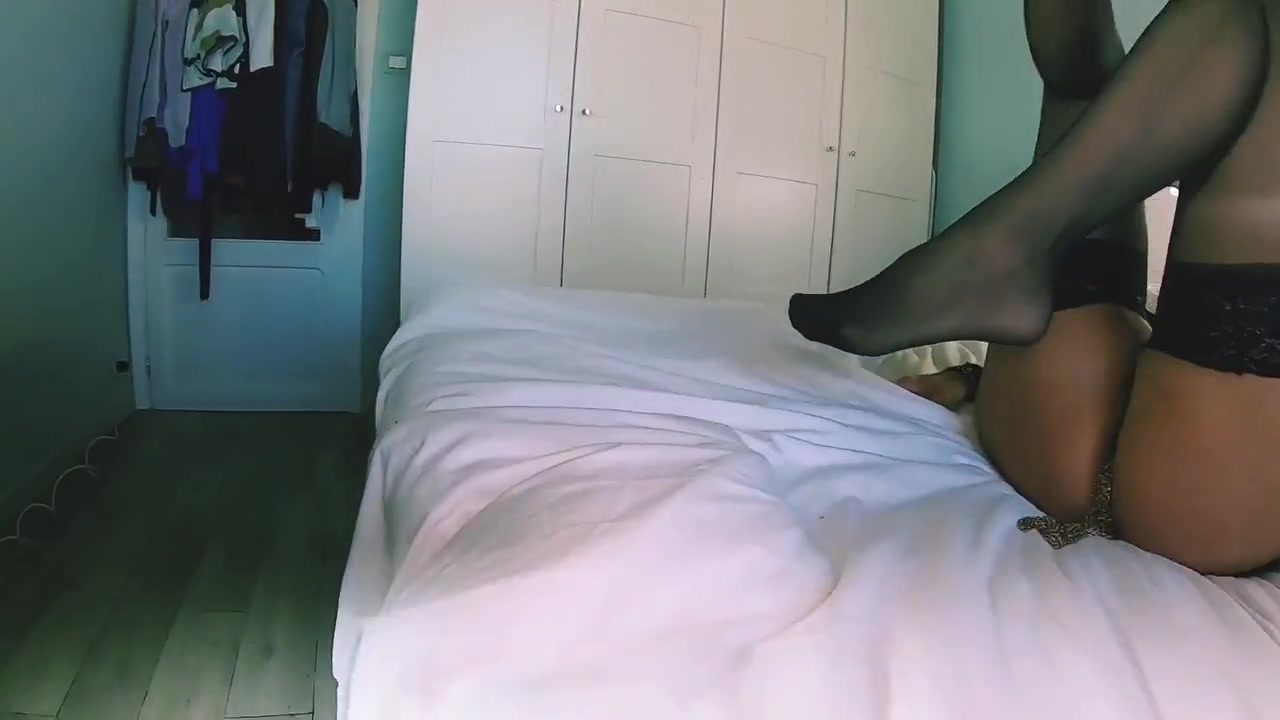 Secretary With Plug Ride Head And Sucking Two Dildos And Tow Orgasms