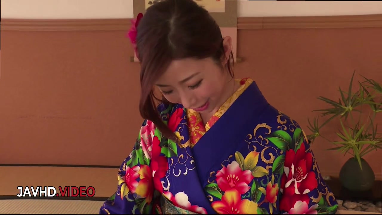 Steamy JAV Star in Kimono Gives Irresistible Japanese Blow Job On Cam