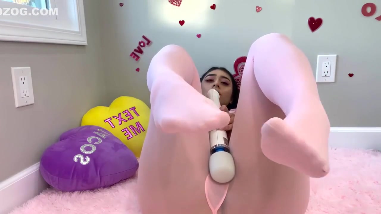 Fucking Herself On Valentines Day - Violet Myers