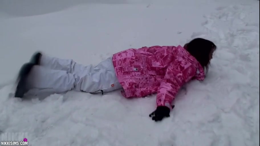 Nikki Snow Ball Fight Video