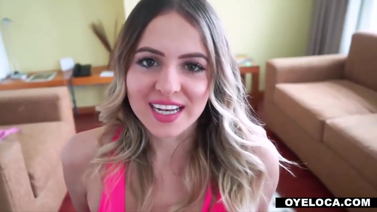 Sightseeing & Cocksucking With Latina Bomshell