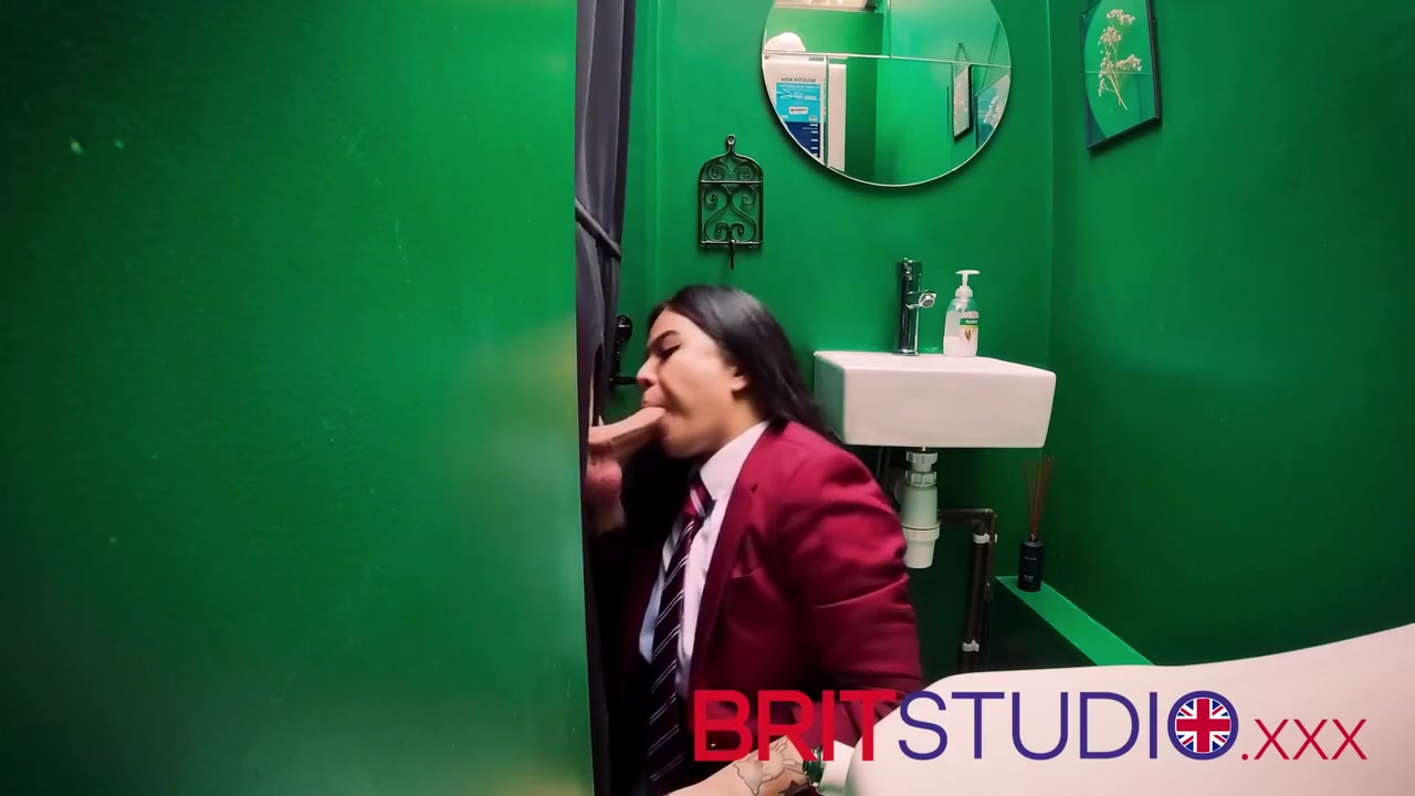 British 18 Year Old Gives An Amazing Blowjob And Swallows A Massive Load Of Cum At The Gloryhole