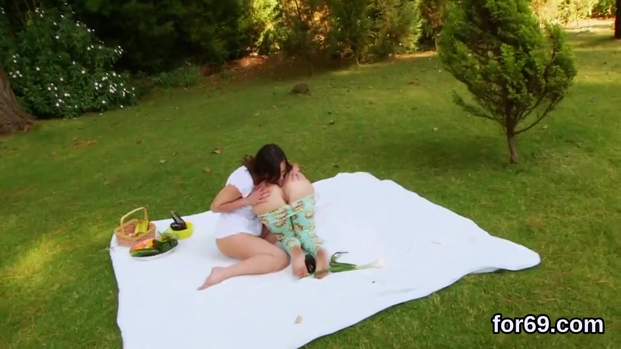 Lesbo Dolls Spread Their Deep Anal Holes And Fuck Hefty