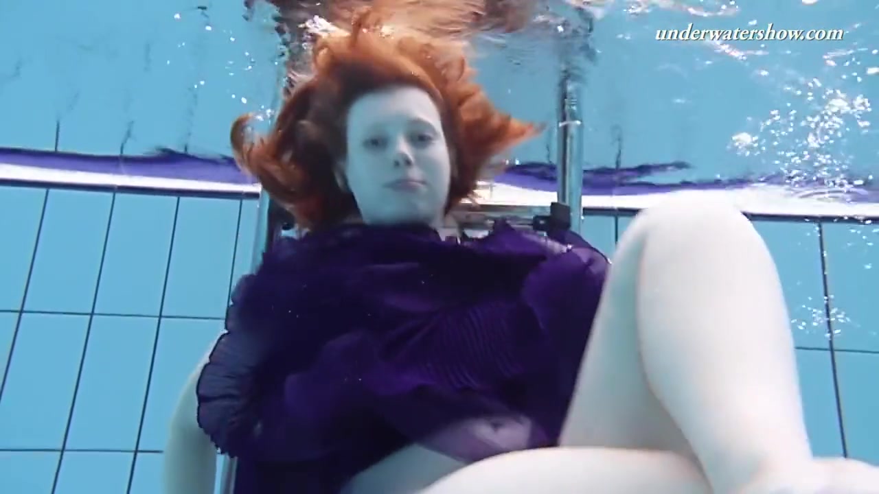 Juicy Pussy Lenka Swimming