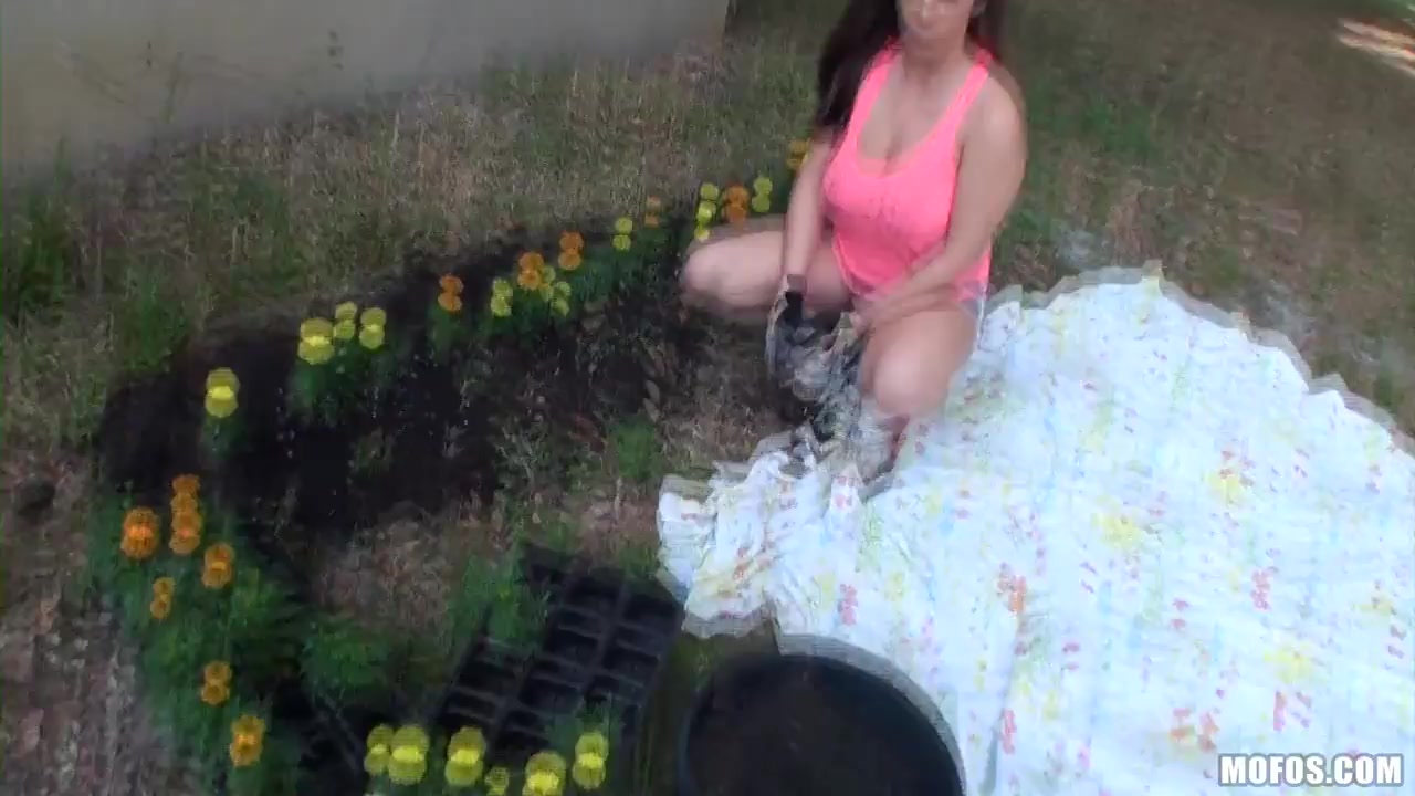 Horny recives deep blowjob from Jasmine