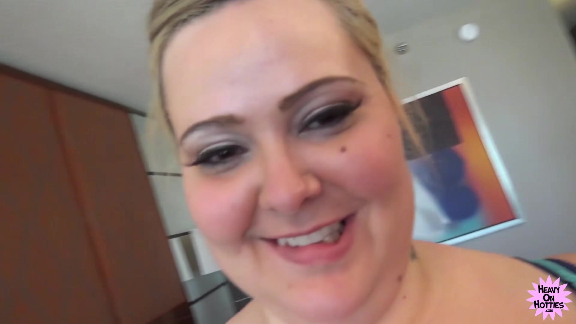 Poor Bed With Mandy Majestic - HeavyOnHotties