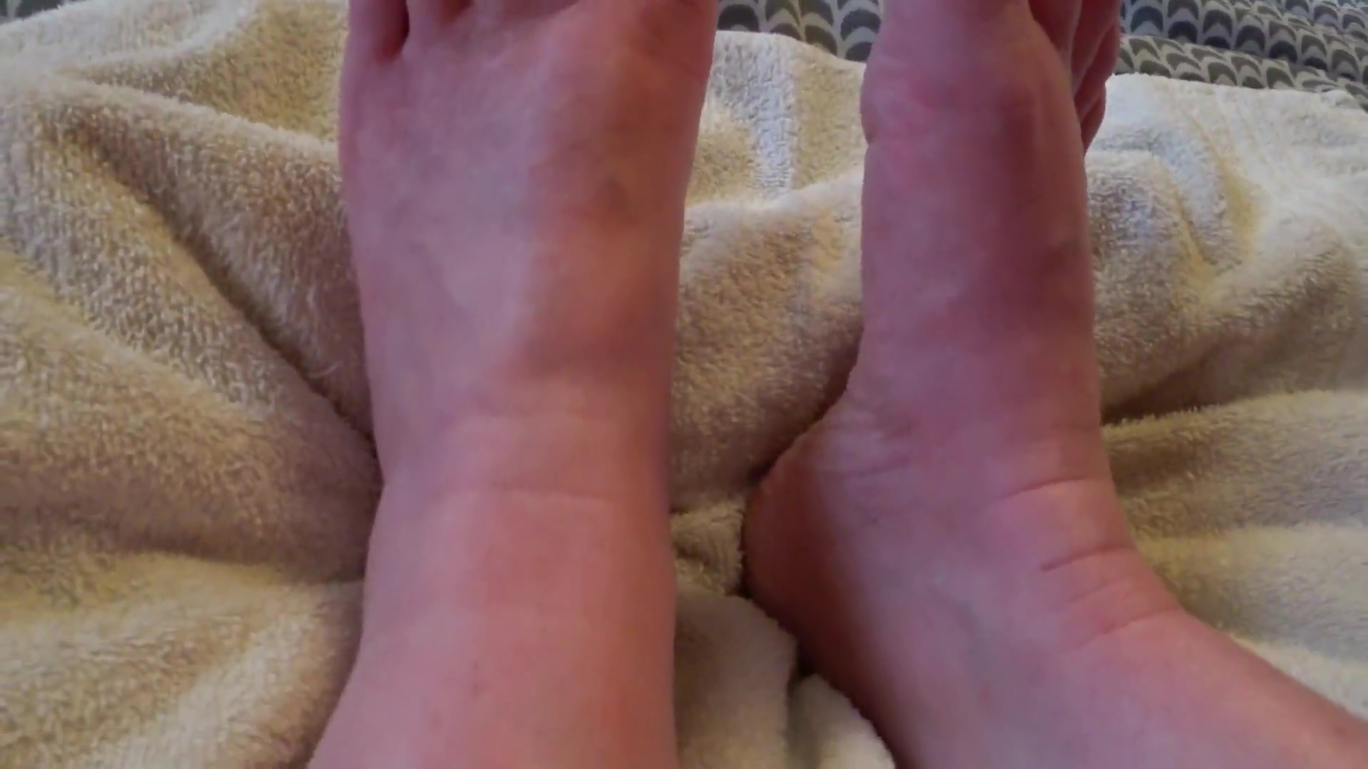 Mesmerised By My Pretty Pink Toes - TacAmateurs