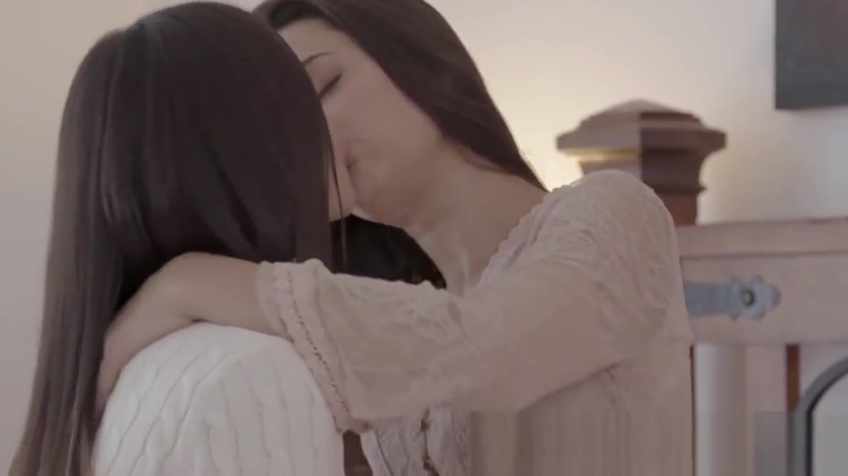 Lesbian teen 18+ Emily Willis scissoring with stepsister