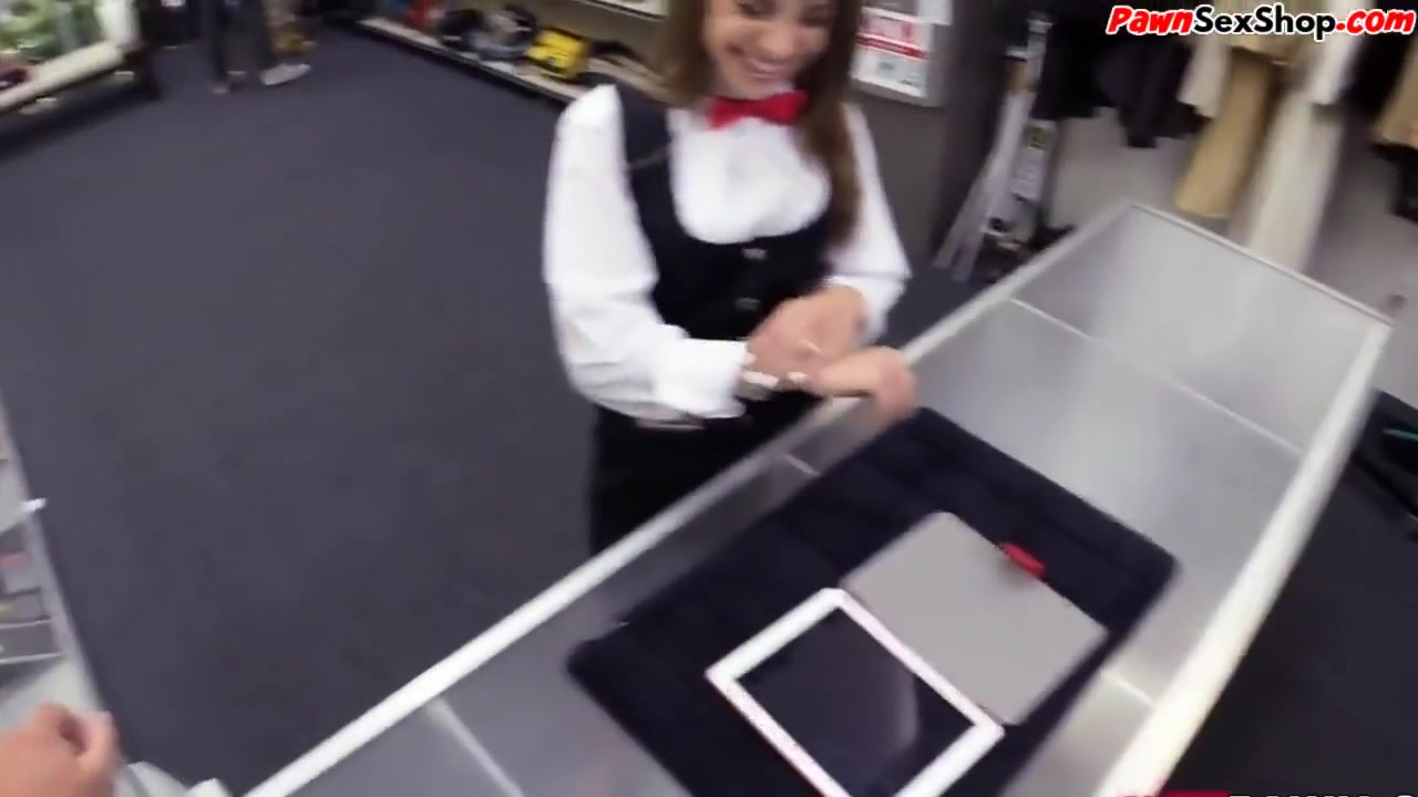 Petite Pawnshop Customer Throatfucked For Easy Cash