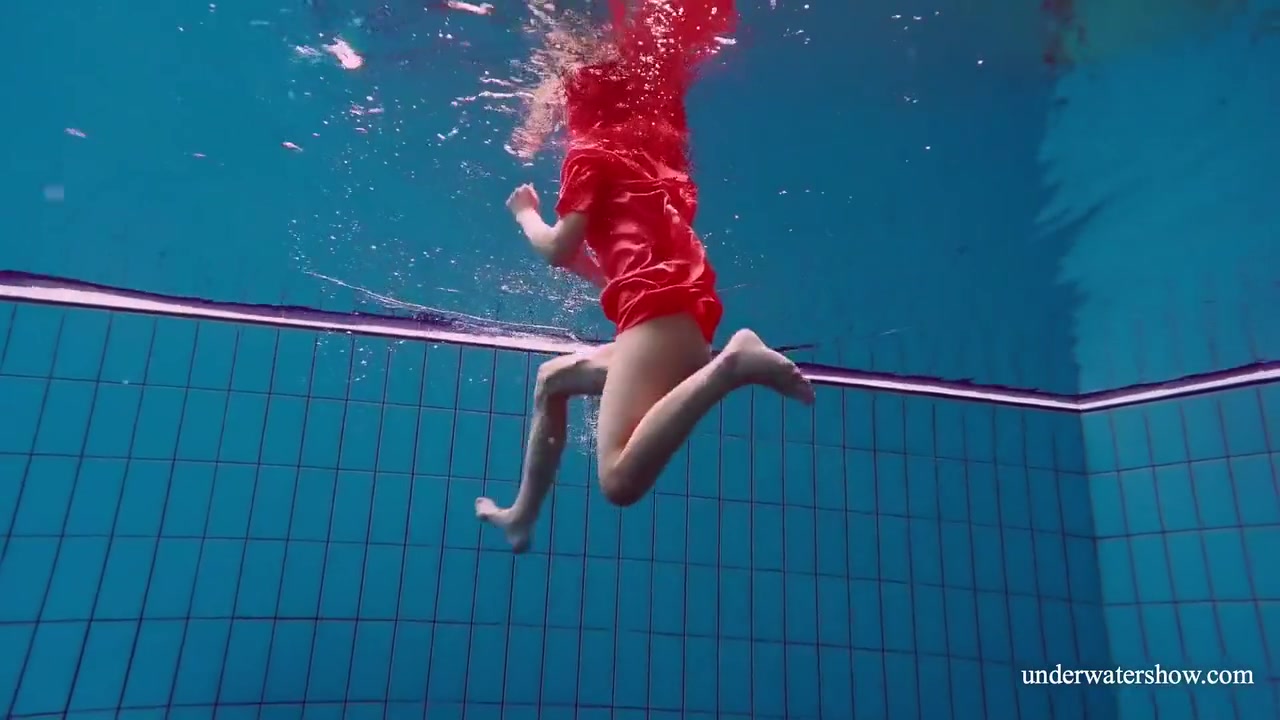 Sexy Naked Twat Avenna Swims Nude In The Pool
