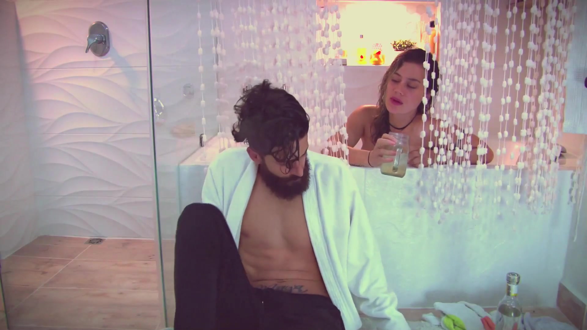 Una Ducha Luego De Las Fiestas - Sex Movies Featuring Andrea Garcia