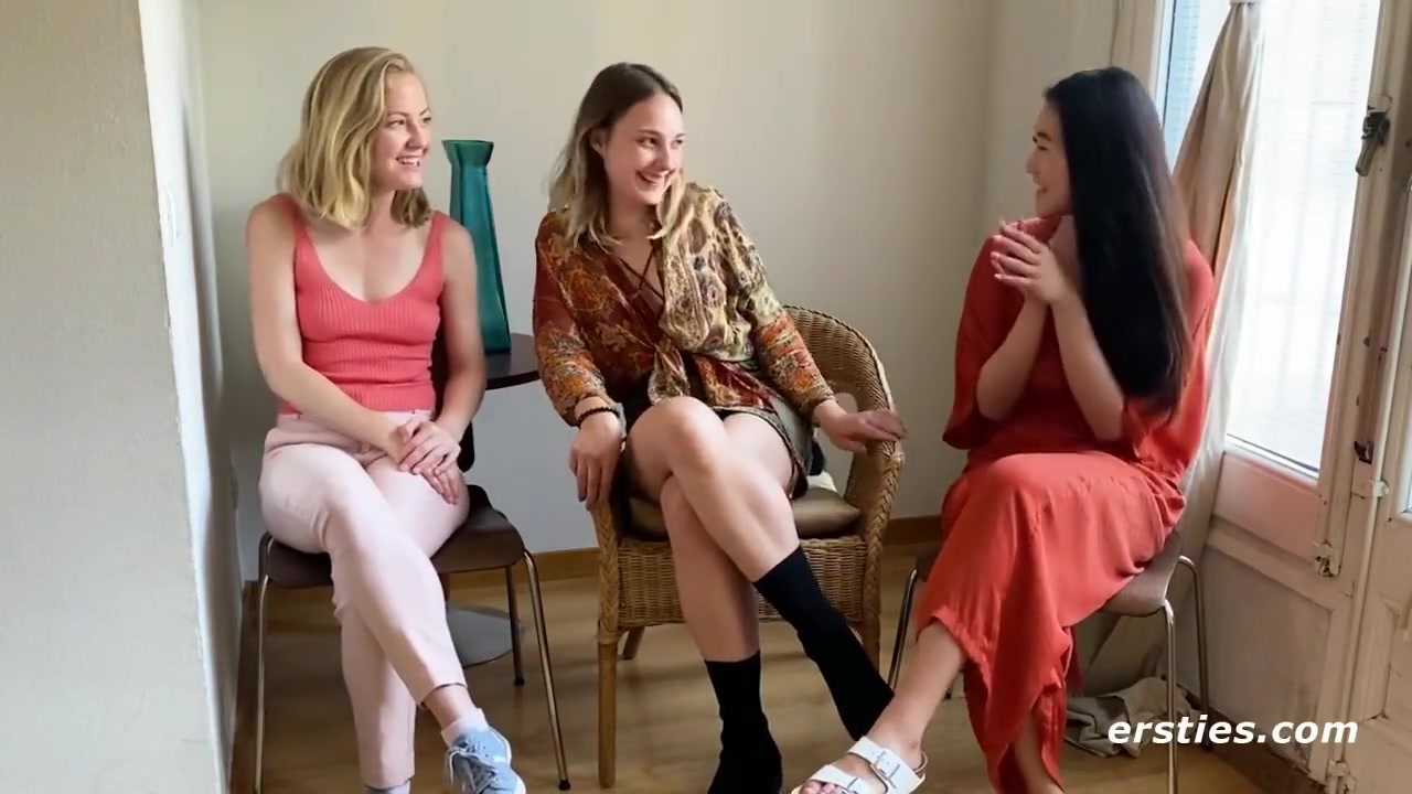 Lesbian Babes Play With Each Others Pussies