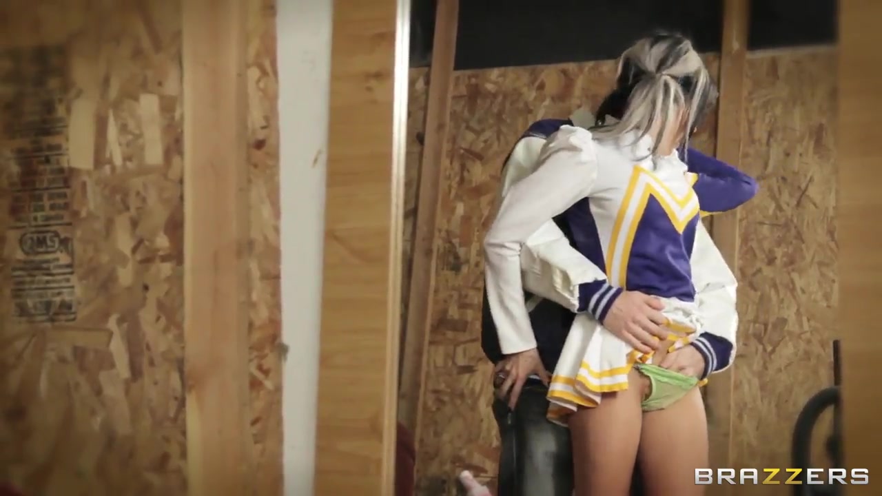 Blonde Cheerleader Helly Hellfire plays with James Deen