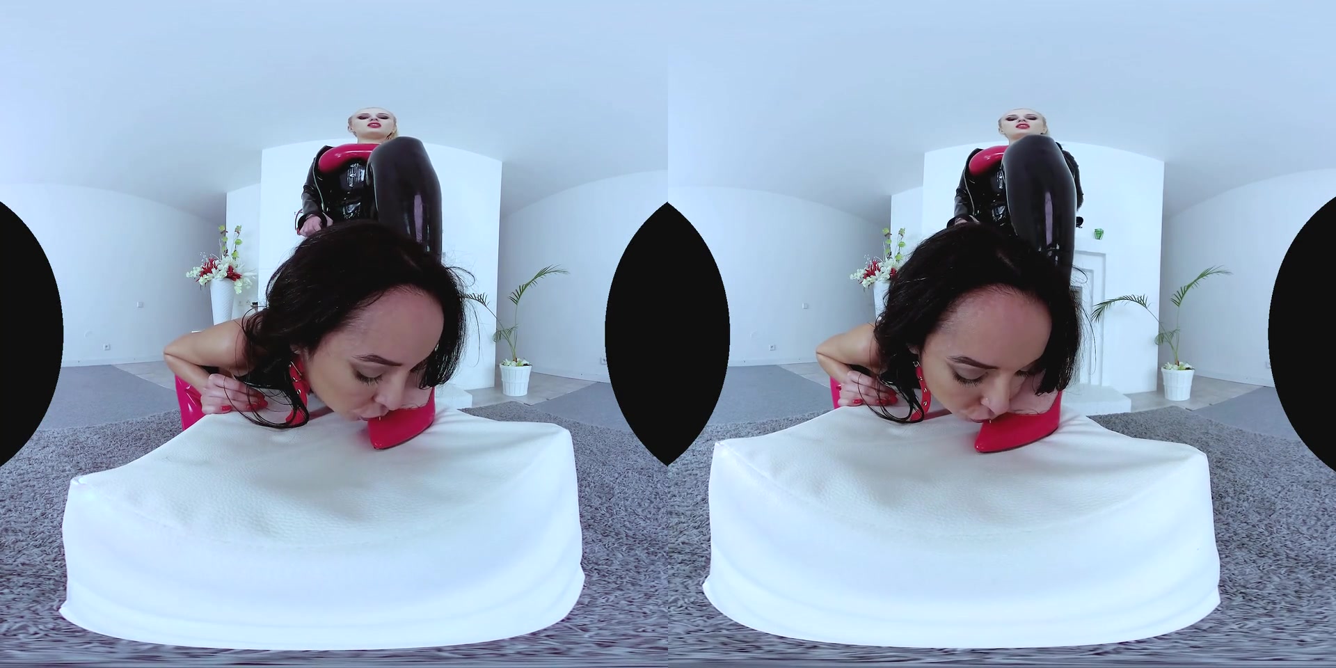 CzechVRFetish 165 Latex Angel With a Slave