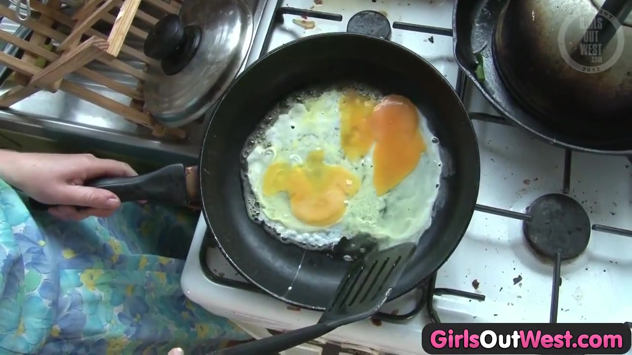 Girls Out West - Hairy Australian chick gets off